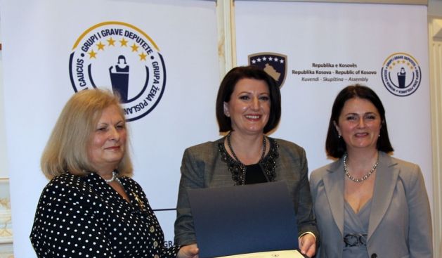 Kadın Milletvekilleri Jahjaga'ya Takdir