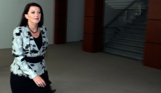 Atifete, Ramusha Karşı