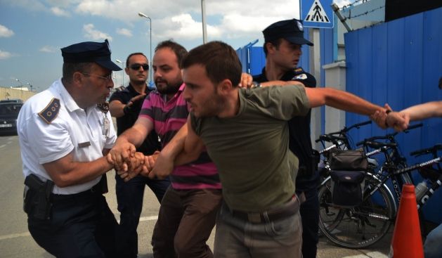 Polis, Vetëvendosje'ye Karşı Şiddet Kullandığını Yalanladı