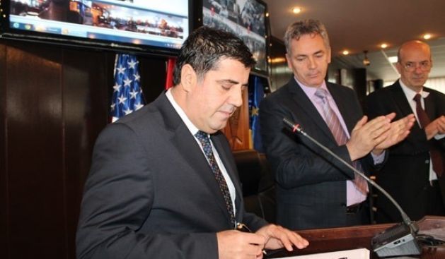Lutfi Haziri Yemin Etti