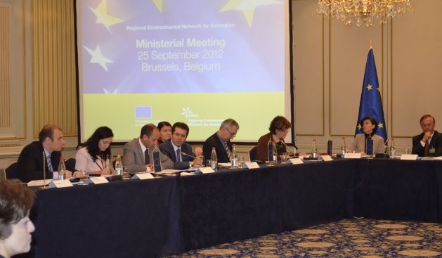 Kosova ve Sırbistan İlk Kez Brüksel'de Beraberdi