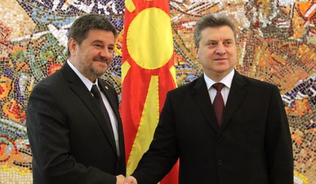Büyükelçi Hysa Makedonya Başkanı'na Güven Mektubunu Sundu