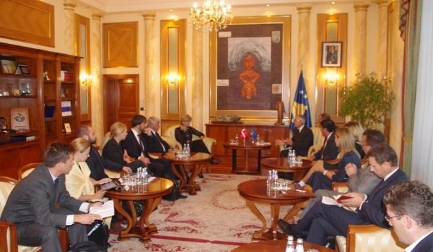 Krasniqi,  Danimarkalı Parlamentocuları Kabul Etti