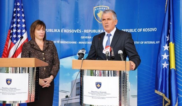 ABD Büyükelçisi Kosova'da Yolsuzlukla Mücadeleyi Yineledi