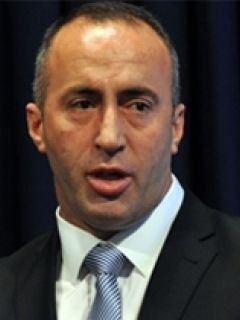 Ben Başbakan, Thaçi Başkan