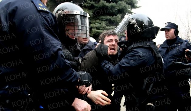 Krasniqi, Öğrenci Protestolarını Destekliyor
