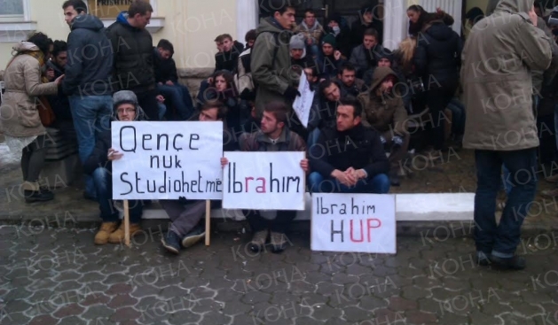 Protestocu Öğrenciler ve Polis Arasında Barış'