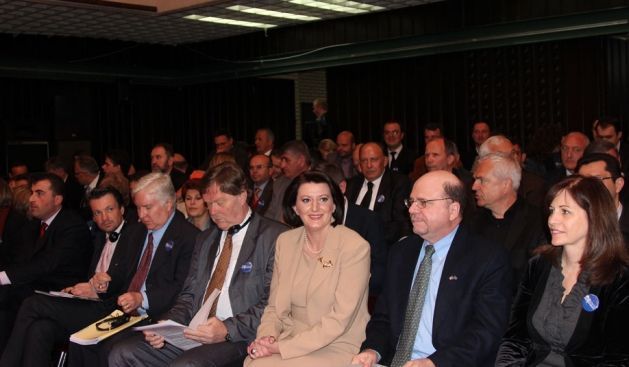 Dell: Kosova Siyasi Sahnesi Yolsuzluklar İçinde Boğuluyor