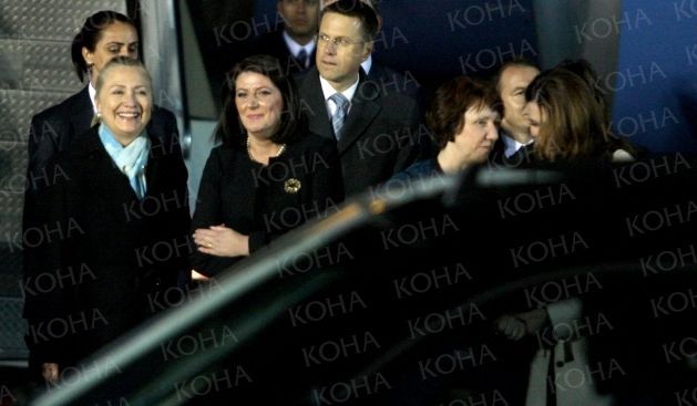 Clinton ve Ashton, Cumhurbaşkanı Jahjaga İle Görüşüyor