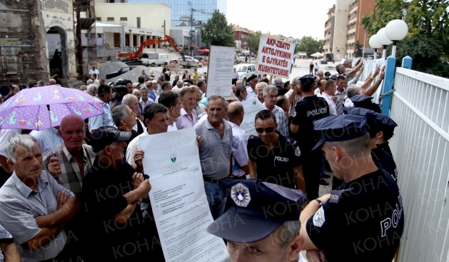 Boru Fabrikası Eski Çalışanları Paralarını İstiyor