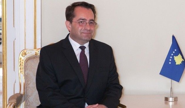 Peci Belgrat'ta Sırpça, Arnavutça ve İngilizce "Günaydın" Dedi