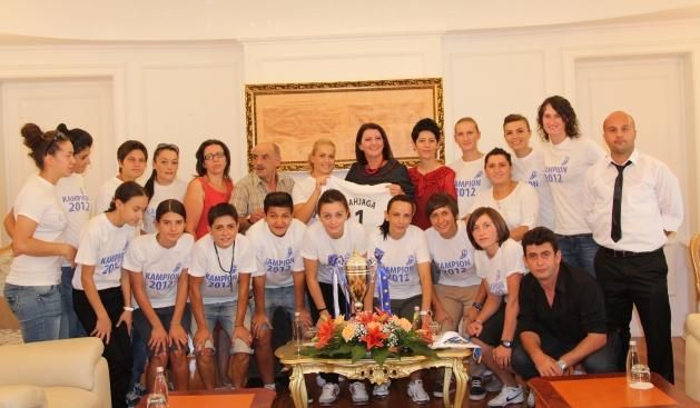 Cumhurbaşkanı Jahjaga Kosova Bayan Futbol Takımını Kabul Etti