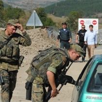 KFOR Jarinje'de Kaçakçılığı Engelledi