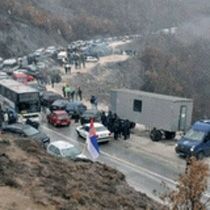 Sırplar Jarinje Sınır Geçidini Abluka Altına Aldılar