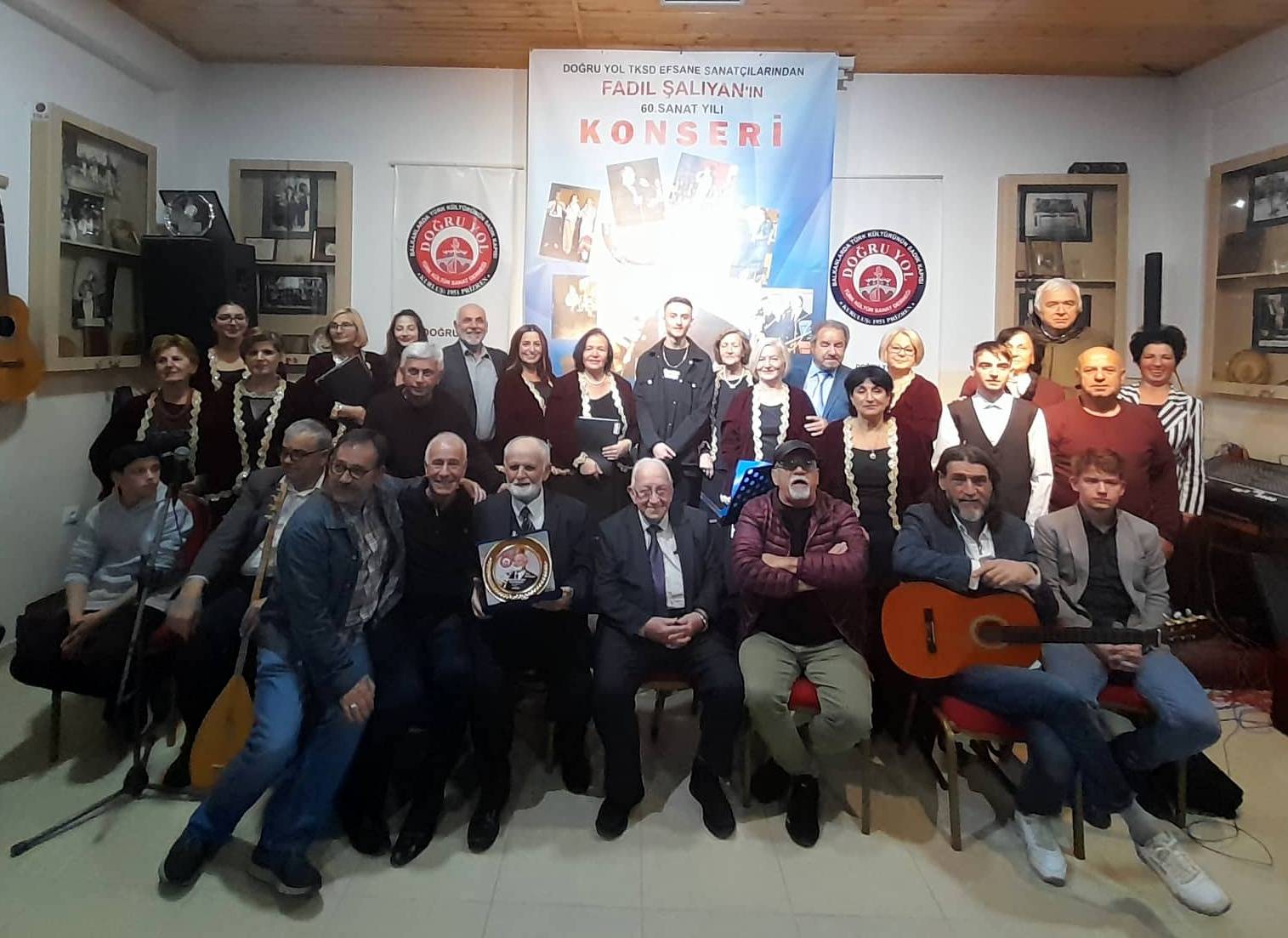 Fadıl Şalıyan 60. Sanat Yılı Konserinde Bir Yıldız Gibi Parladı