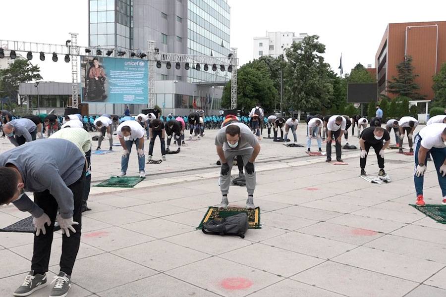 Başbakanlık Önündeki Meydanda İkindi Namazı Kılındı