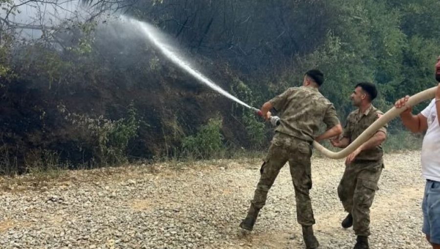 Türk Askeri, Prizren’in Lubijda Bölgesindeki Yangına Müdahale Etti
