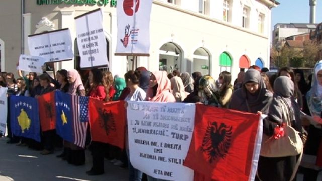 Başörtülü Kadınlardan Protesto