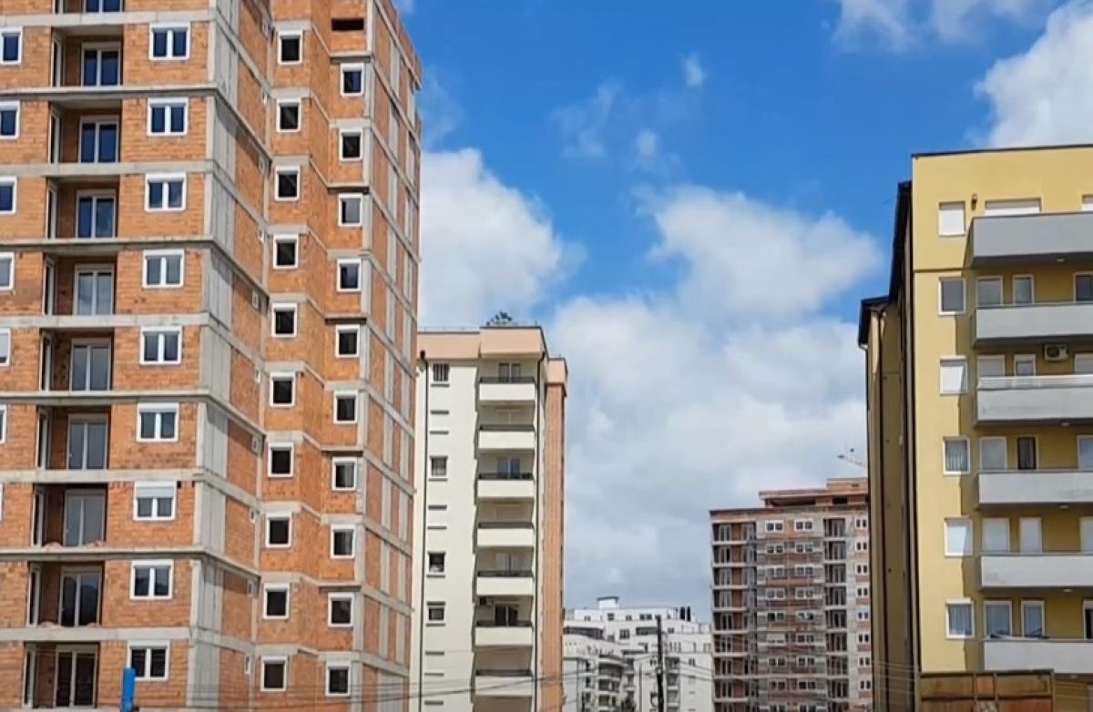 Yüksekten Düşen Yaşlı Kadın Hayatını Kaybetti