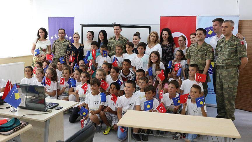 Türk Askeri Kosova'da Okul Yeniledi