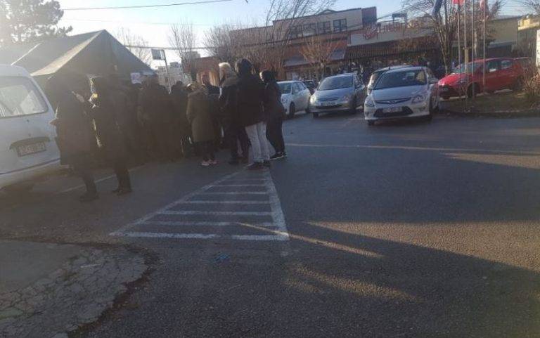 En Riskli Yerde Bile Mesafeye Riayet Edilmiyor