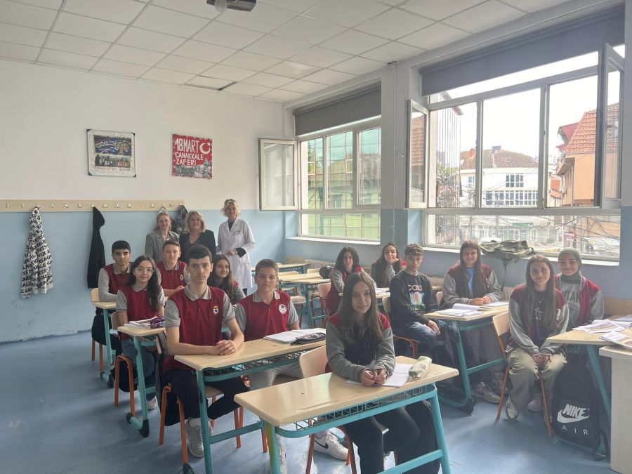Milletvekili Jılta, Priştine “Elena Gjika” Okulunu Ziyaret Etti