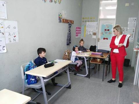 Nazim Kokollari Okulunda Türkçe Birinci Sınıfta 3 Öğrenci