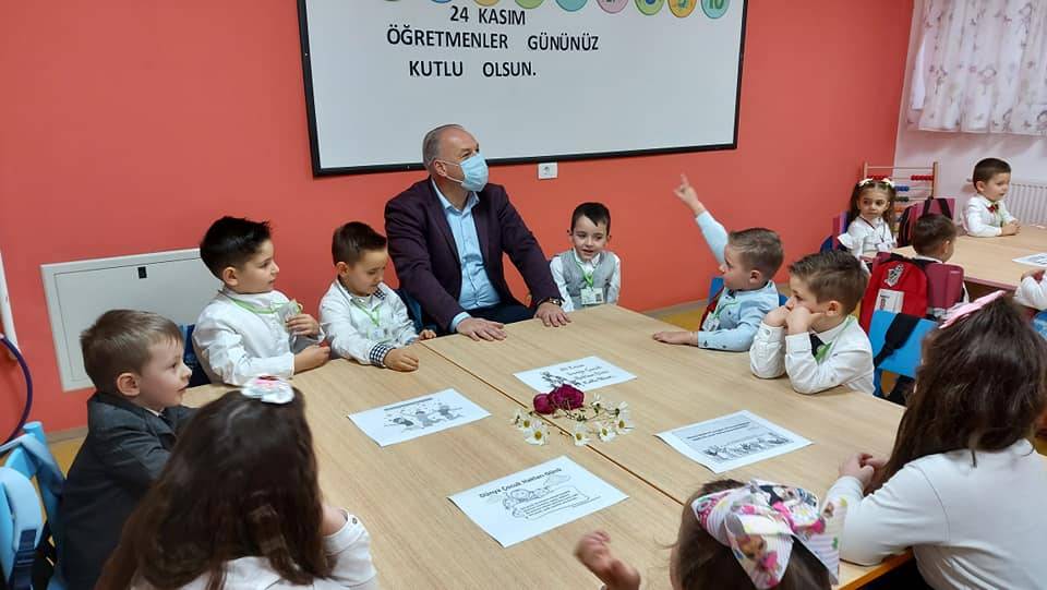 Çocuklarımıza Huzurlu, Mutlu, Neşeli Bir Gelecek Diliyorum