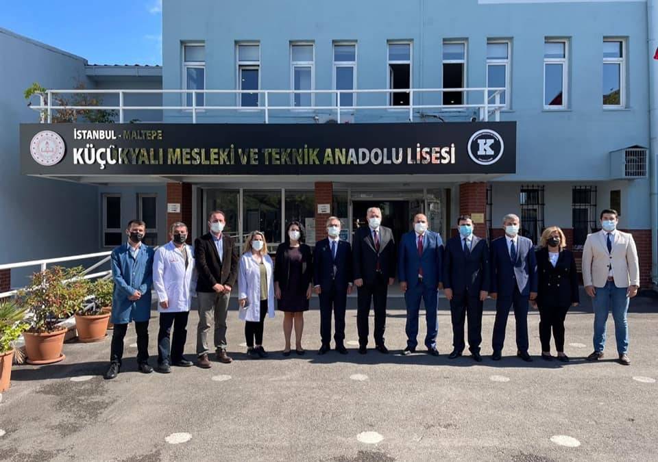 Bakan Damka, Küçükyalı Mesleki ve Teknik Anadolu Lisesi'ni Ziyaret Etti