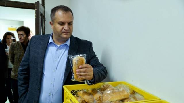 Priştine İlkokullarında Öğrencilere Öğün Dağıtılmaya Başladı