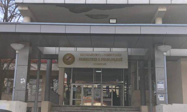 Priştine’de Bazı Okullar ve Filoloji Fakültesi Grev Çağırısına Uymadı