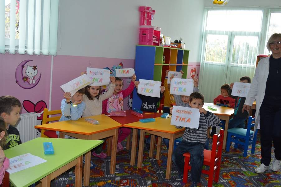 TİKA, Kosovalı Çocukları Sevindirdi