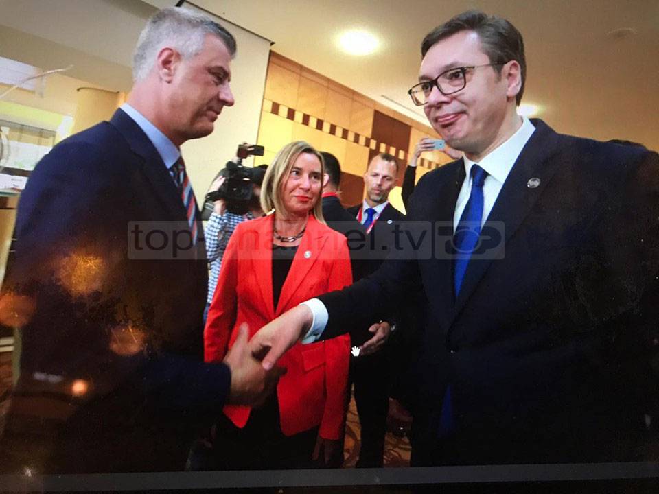 Tiran’da Thaçi ve Vuçiç Arasında Soğuk Selamlaşma