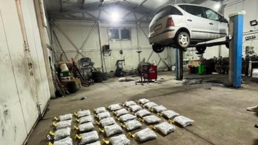 Polis, Mitroviça'nın Kuzeyinde 32 Kilogramdan Fazla Uyuşturucu Ele Geçirdi