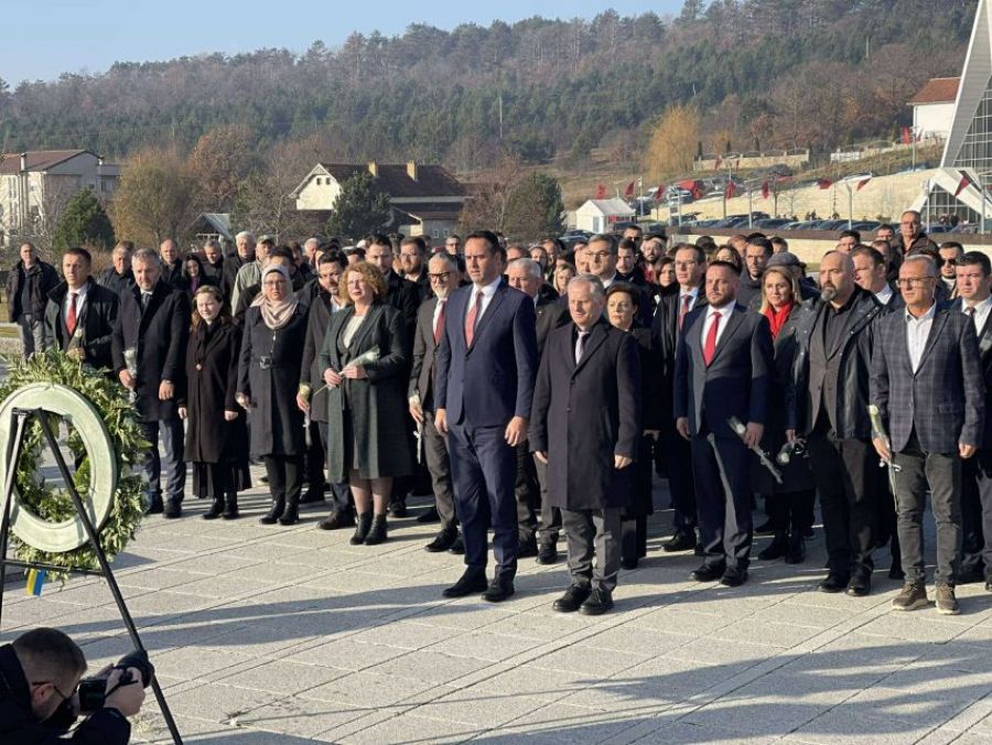 Konjufca, Adem Jashari’nin Mezarı Başında Saygı Duruşunda Bulundu