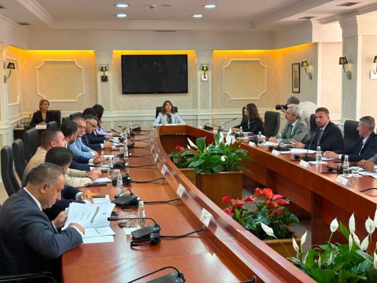 Haxhiu’nun Parti Temsilcileriyle Görüşmesi Başladı
