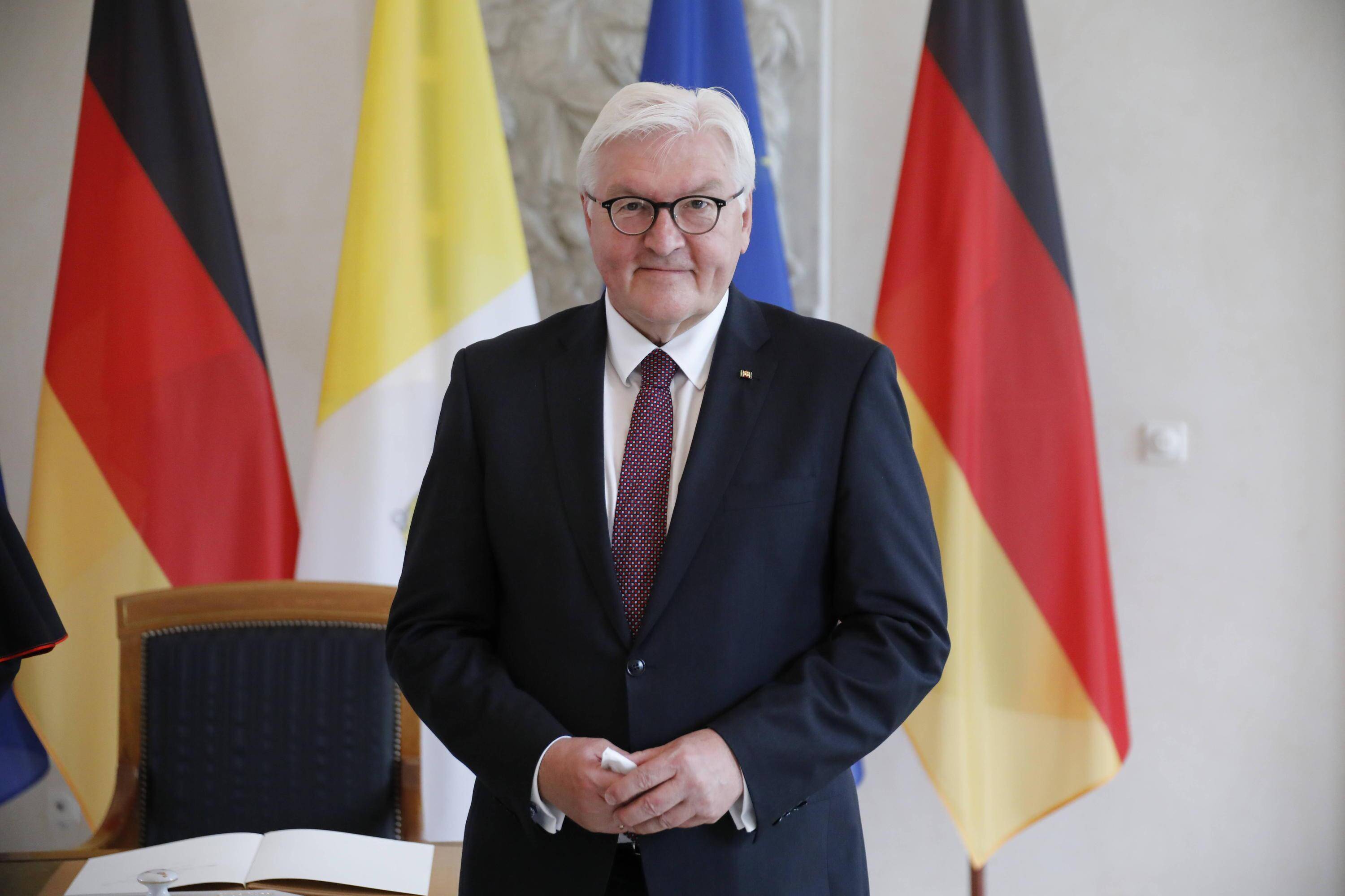 Steinmeier’den Osmani’ye Bağımsızlık Günü Kutlaması