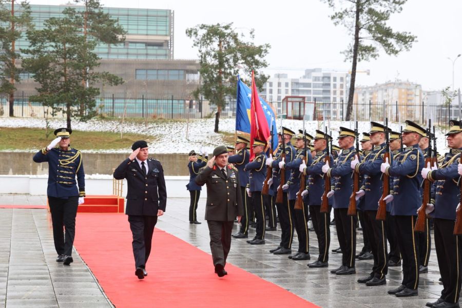 KGG Komutanı Jashari, Türk Genelkurmay Başkanı Bayraktaroğlu ile Görüştü
