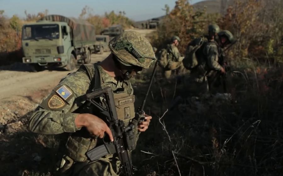 Vatandaş Siyah Bir Poşette İki El Bombası Buldu, KGG ve KFOR Olay Yerinde