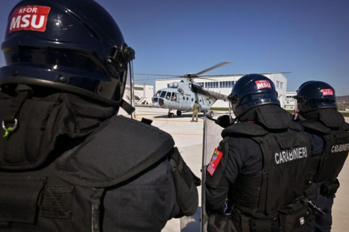 KFOR Askerleri Priştine’de Helikopter Tatbikatı Gerçekleştirdi