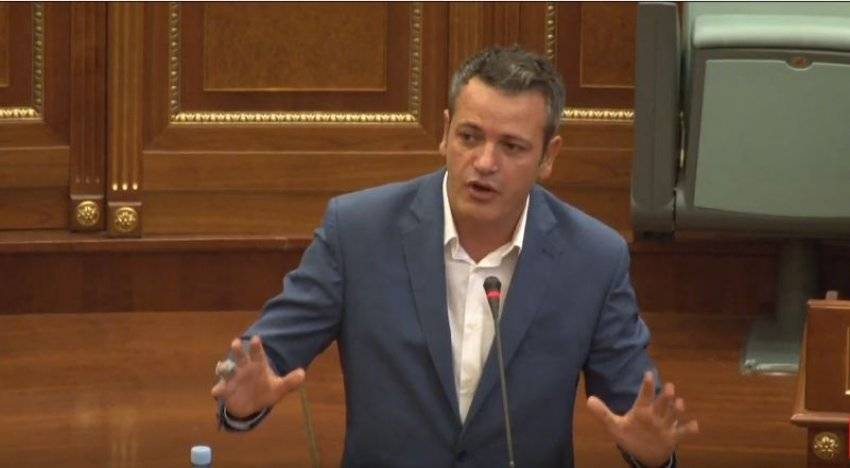 Kurti, Hükümetin Temelini Yıkmaya Karar Verdi