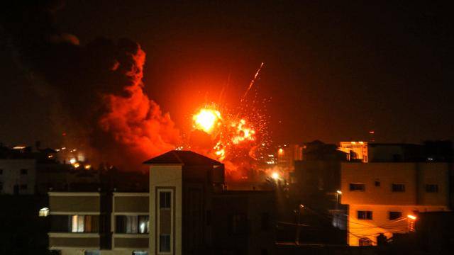 İsrail savaş uçakları Gazze’yi vurdu
