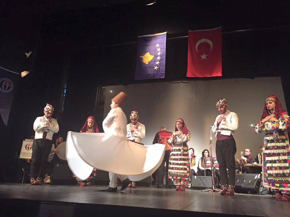 Gaziantep Üniversitesi Eğitim Desteği ve Sanatçıları Ayakta Alkışlandı
