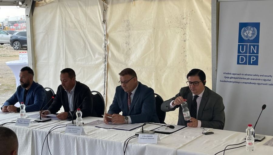 Hoxha: Silahlar Çok Can Aldı, Onlardan Uzak Durun!