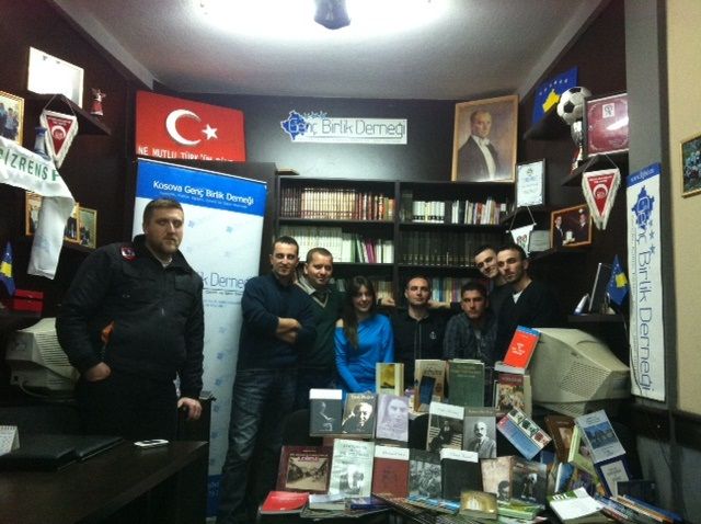 Türkiye'den Gençlere 300 Kitap Hediye Edildi
