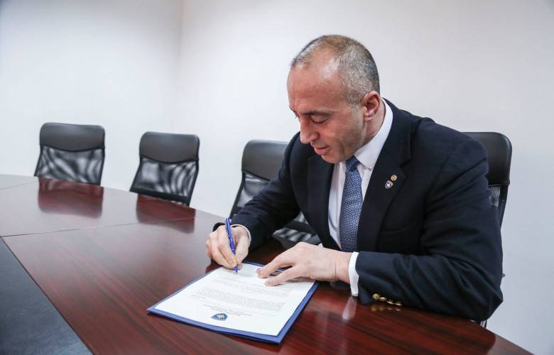 Haradinaj, Priştine Gençlik Sarayı Kararını İmzaladı