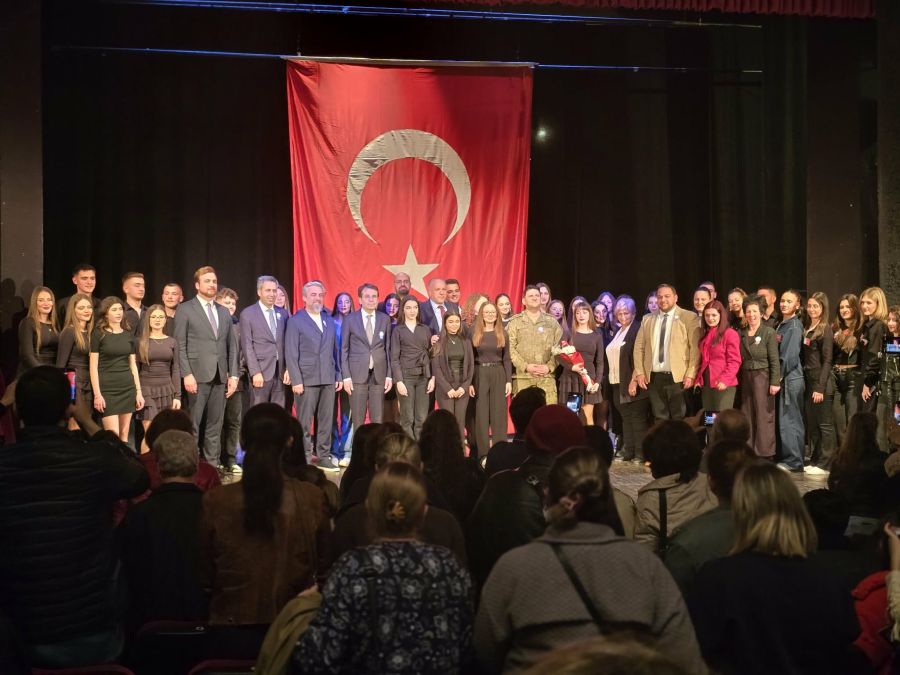 Gençler 23 Nisan’ı Coşkulu Bir Programla Kutladı