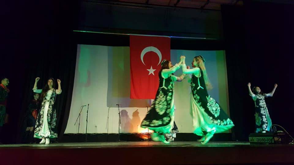 Priştine ve Mitroviça Baharın Gelişini Kutladı