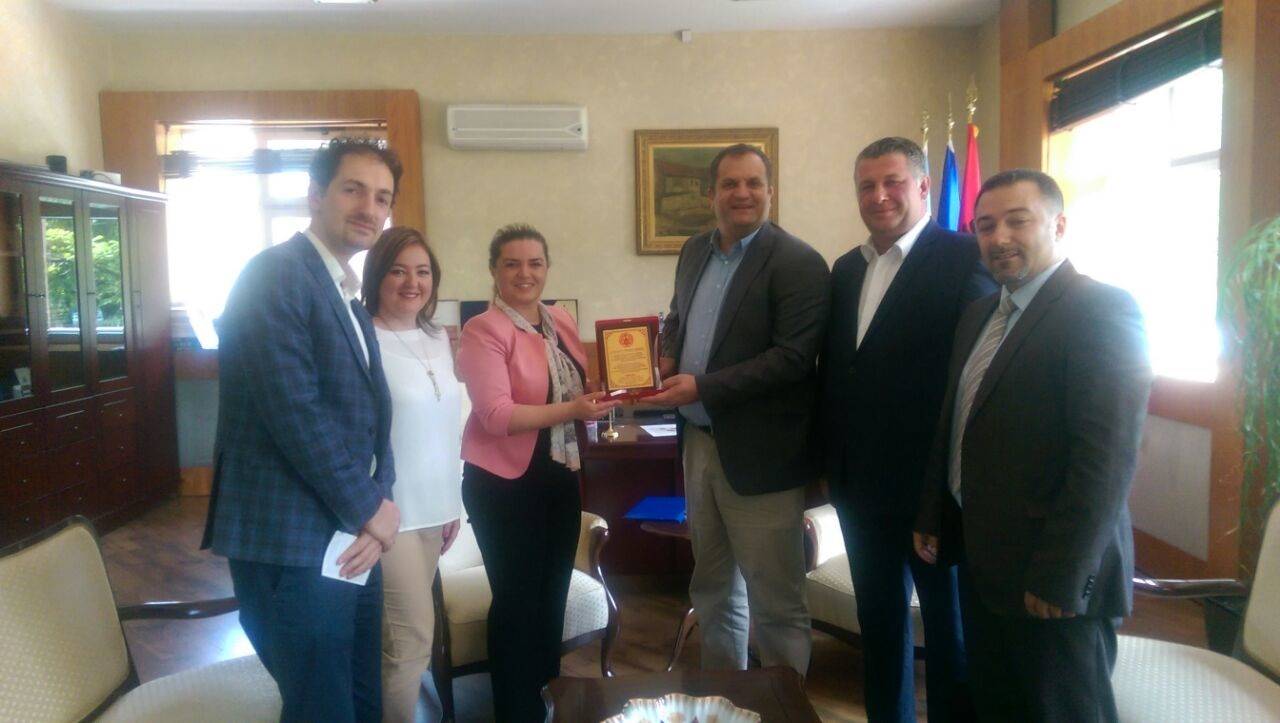 Priştine Belediye Başkanı Shpend Ahmeti Gerçek Derneği Yönetimini Kabul Etti