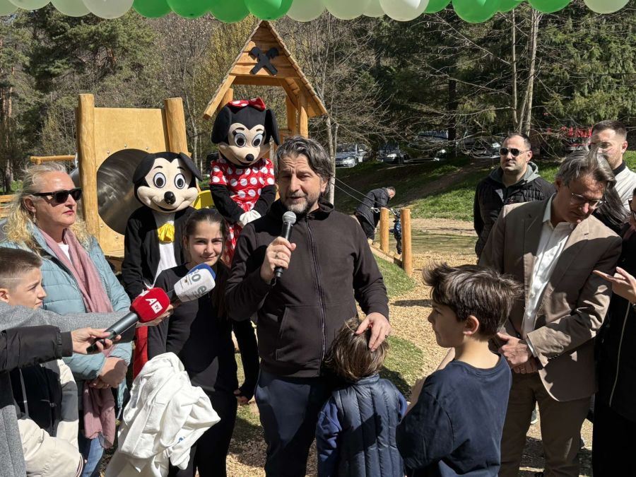 Priştine'de Gırmi Parkı’na Organik Malzemelerle İlk Rekreasyon Köşesi